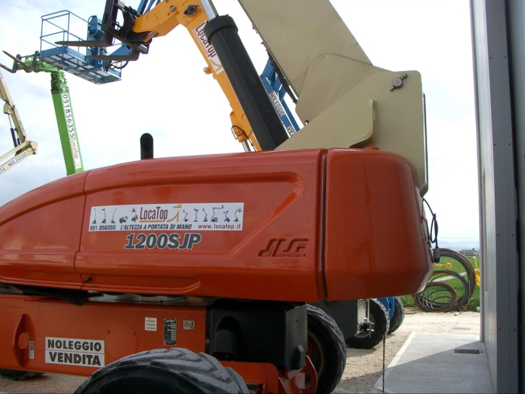 piattaforme semoventi e autocarrate pro e contro