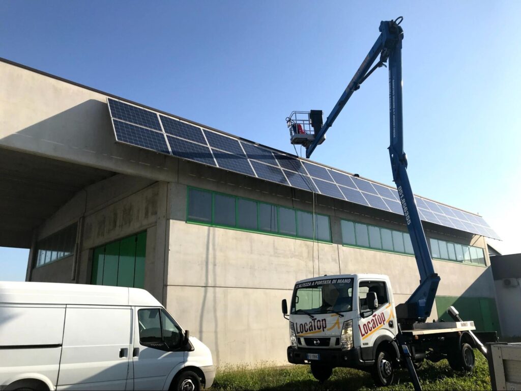 Piattaforme aeree per installazione e manutenzione di impianti fotovoltaici