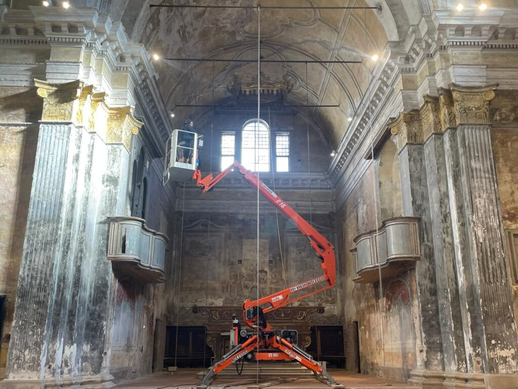 Tipologie di piattaforme aeree e come scegliere quella ideale per il restauro di un edificio storico