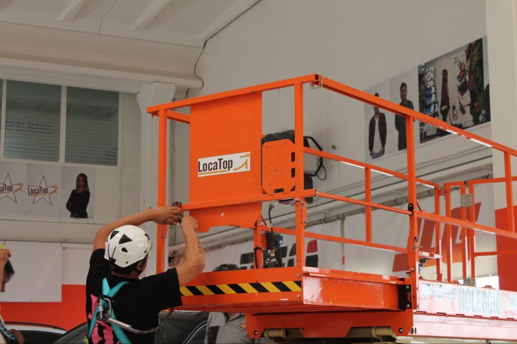 Controlli obbligatori da eseguire prima dell’uso di una piattaforma aerea