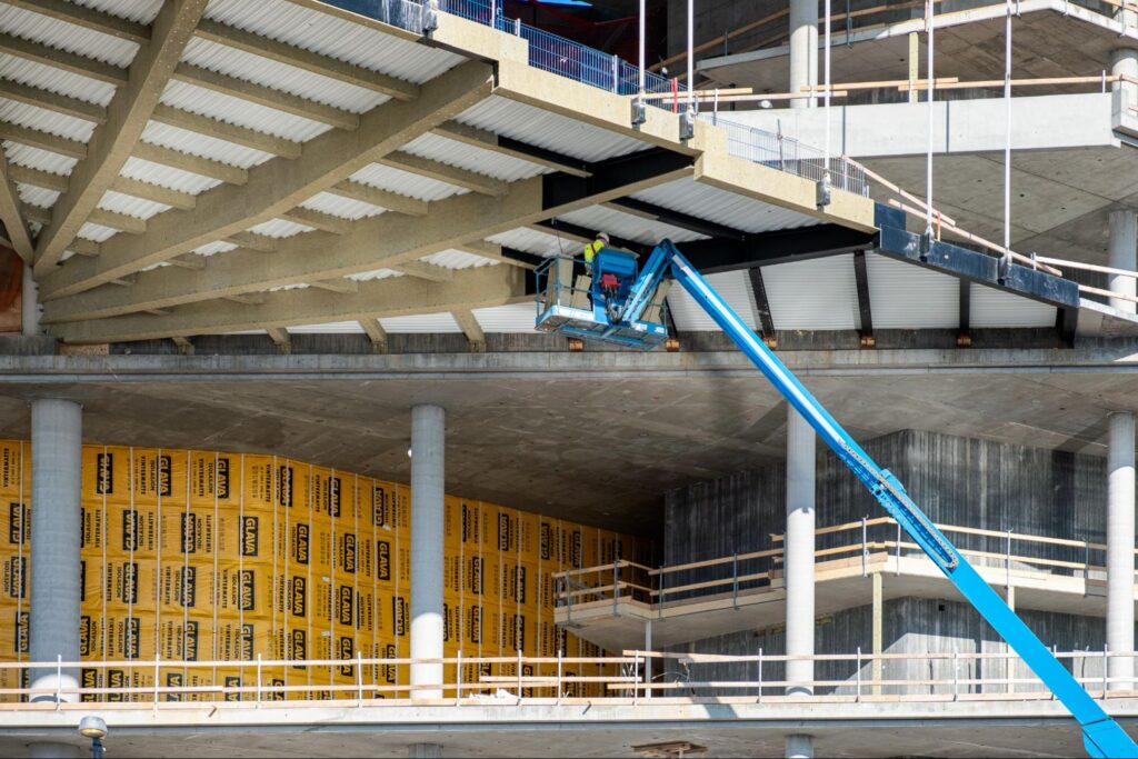 Piattaforma aerea per cantiere ferroviario i vincoli da conoscere