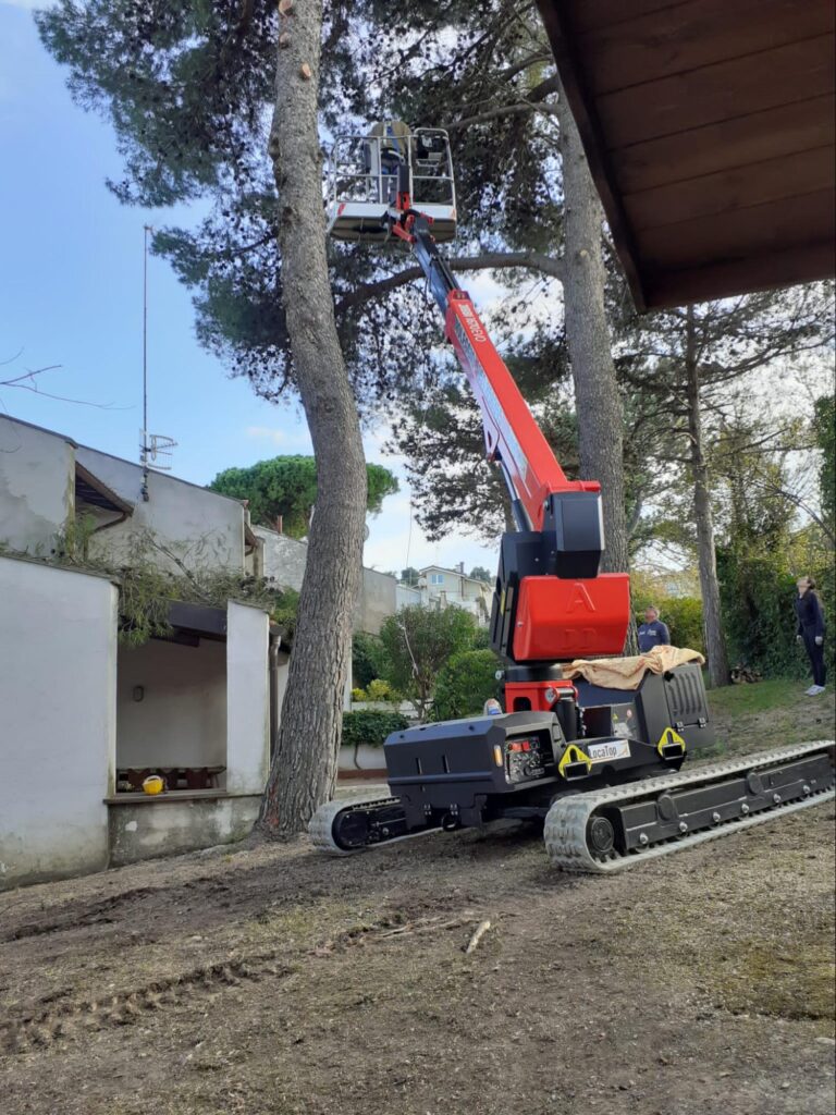 Cingoli e gomme come funziona la trazione delle piattaforme aeree